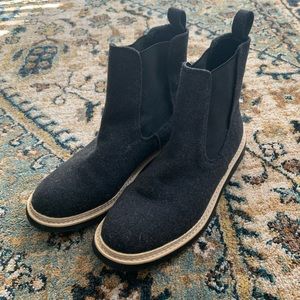 Universal Thread Wool-like Chelsea boots